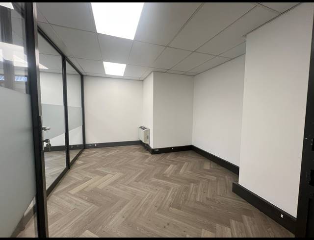 89M² OFFICE TO LET IN HYDE PARK